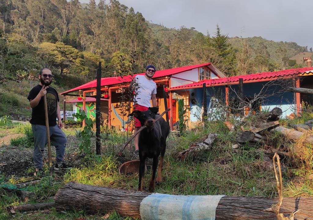 CUIDADO DE FINCAS Y TERRENOS: Se busca Parejas o Familias para el cuidado de fincas/ 2025