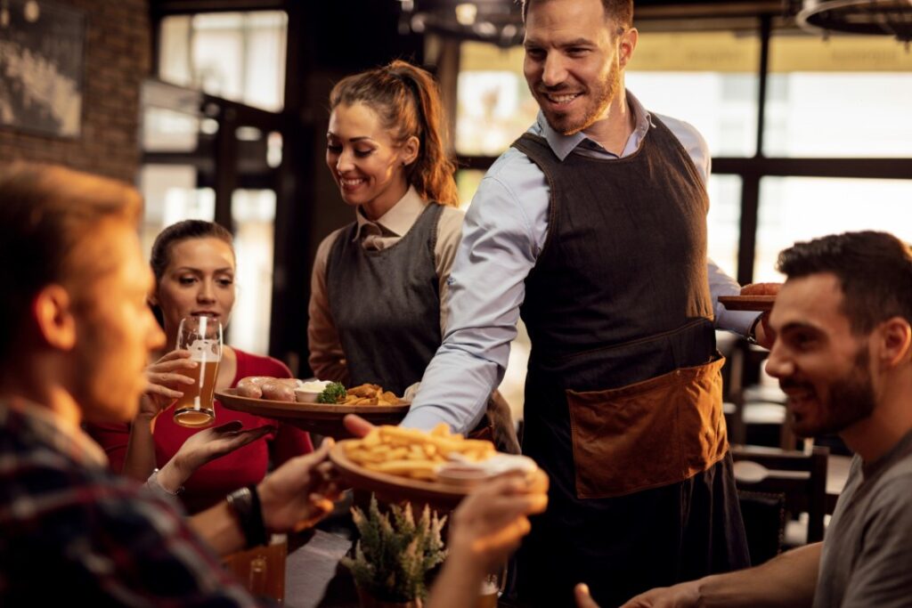 TRABAJA EN RESTAURANTES: Cadena de Restaurantes Solicita Personal para Trabajar para este 2025