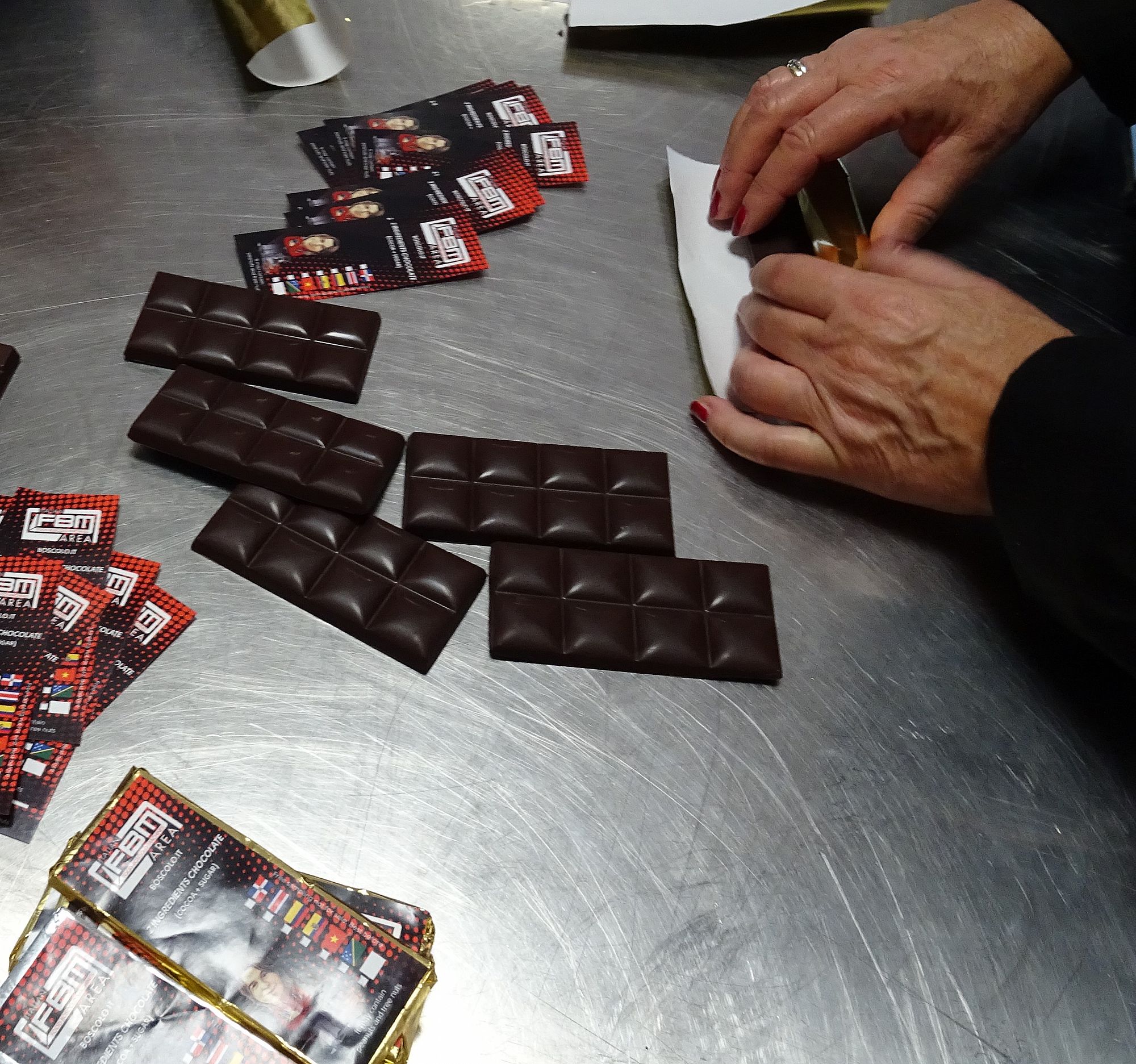 Fabrica Solicita +87 Empleados: Trabaja en Empacadora de Chocolate