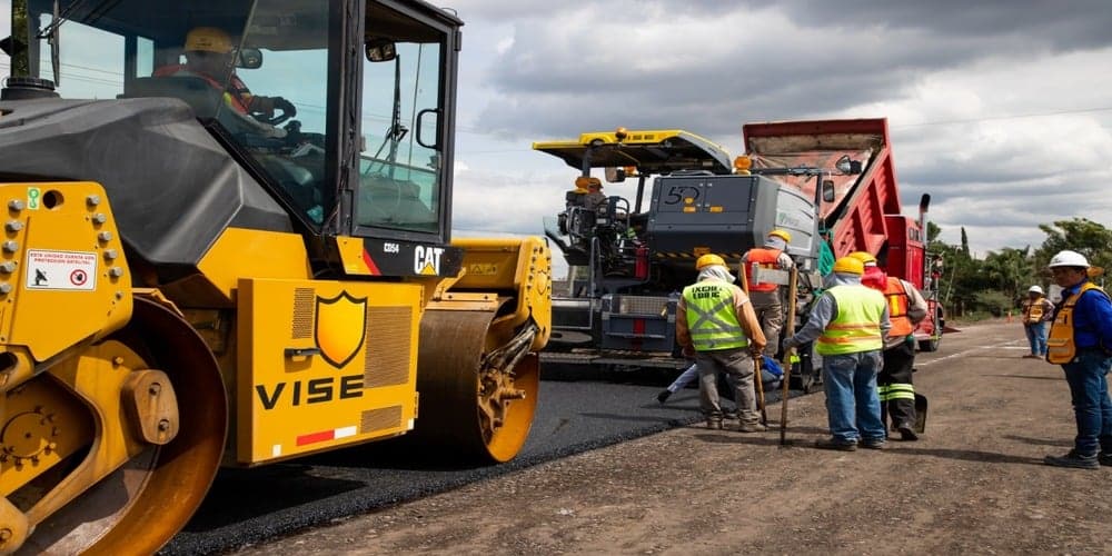 PROYECTO EN CARRETERA: Construcción en carretera SOLICITA AYUDANTES Y PEONES