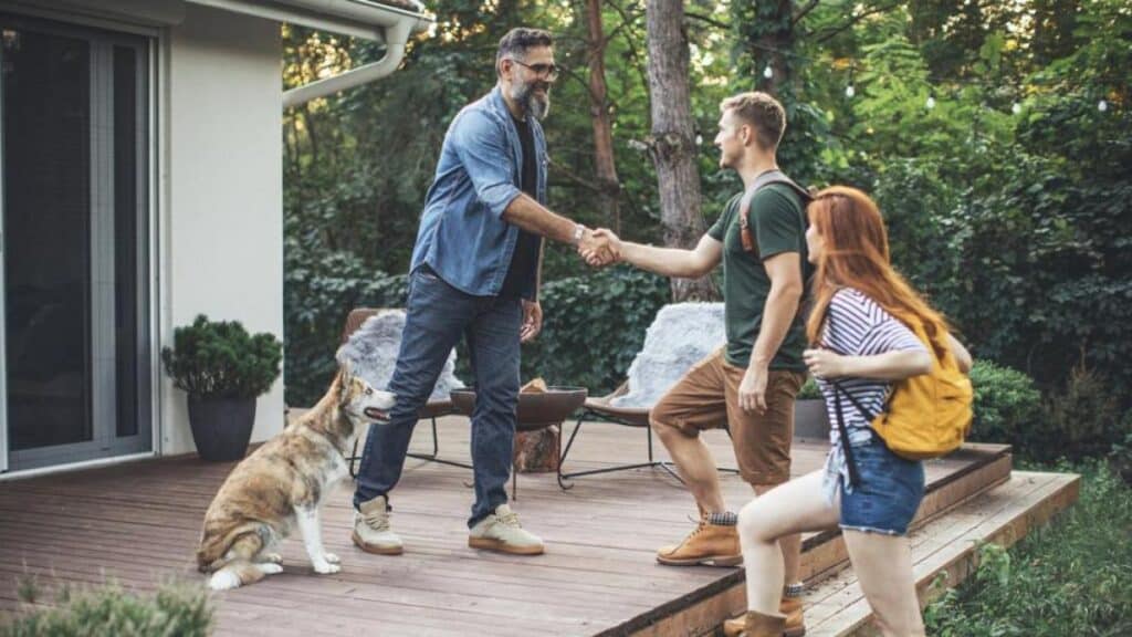 Se Busca pareja o familia / Para Trabajar de Cuidadores de Casas | POSTULA YA